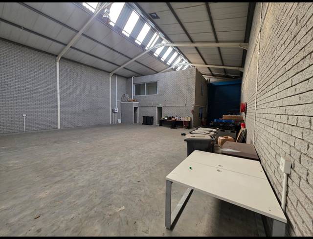 450M² WAREHOUSE TO LET IN MARCONI BEAM INDUSTRIA